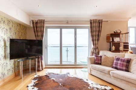 Apartament Blue Pool View Portrush Zewnętrze zdjęcie