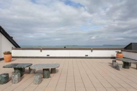 Apartament Blue Pool View Portrush Zewnętrze zdjęcie